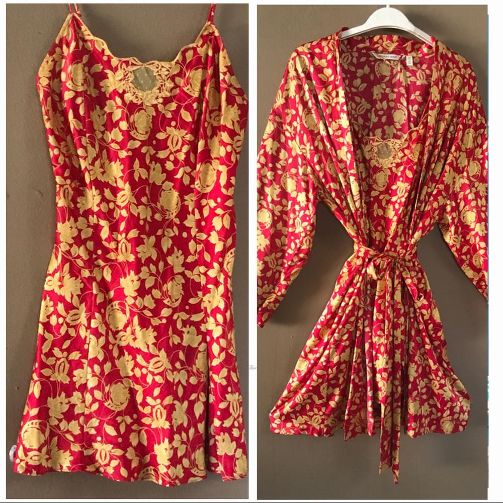 Beautiful Vintage Victoria’s Secret Chemise & Robe